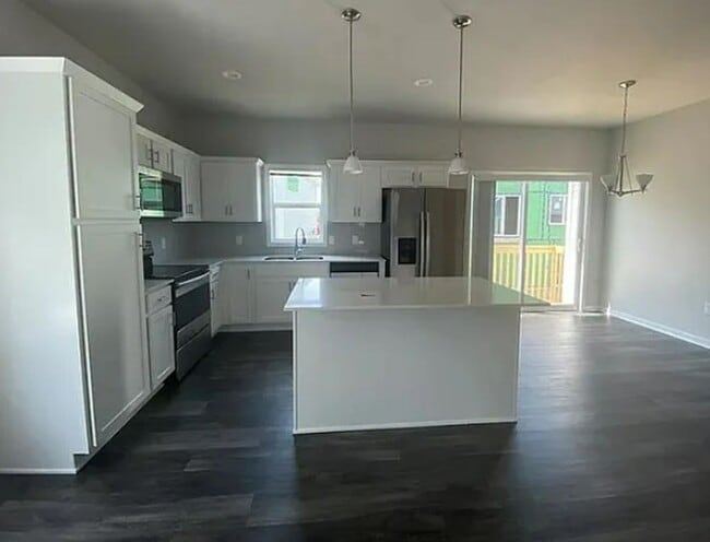 Photo - Newer 3BR 2.5ba house in Urbandale, available July 6th!
