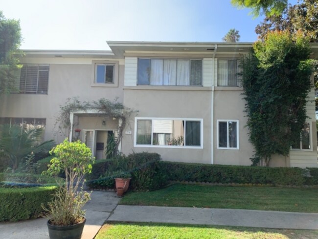 1214 S Bronson Ave
