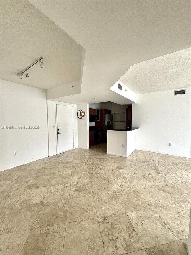 Photo - 18800 NE 29th Ave Unidad 829