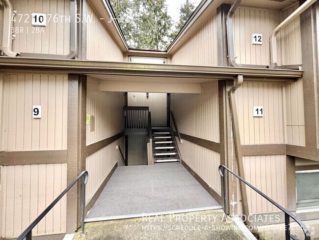 Building Photo - Spacious 3-Bedroom Condo with Fireplace, P...