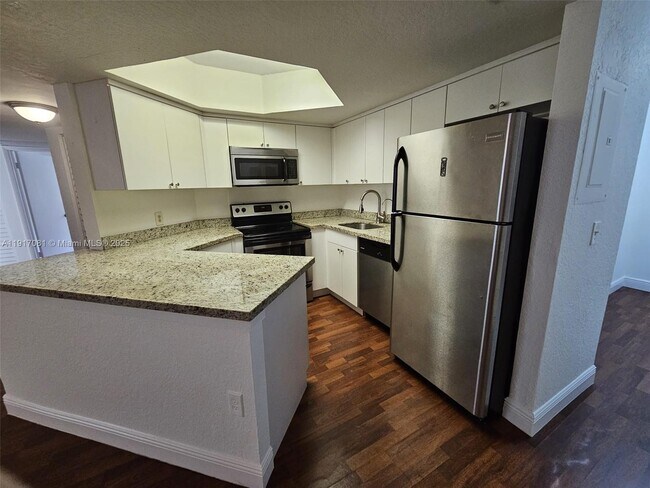 Building Photo - 8323 Lake Dr Unit 103