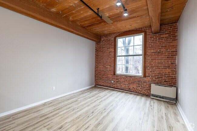 2BR, 1BA - Living Room