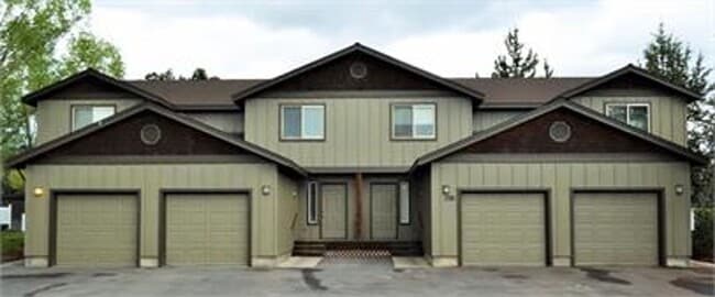 Building Photo - Updated 2 Bed Townhome w/ Garage, Fireplace & Utilities Included! Unit #2