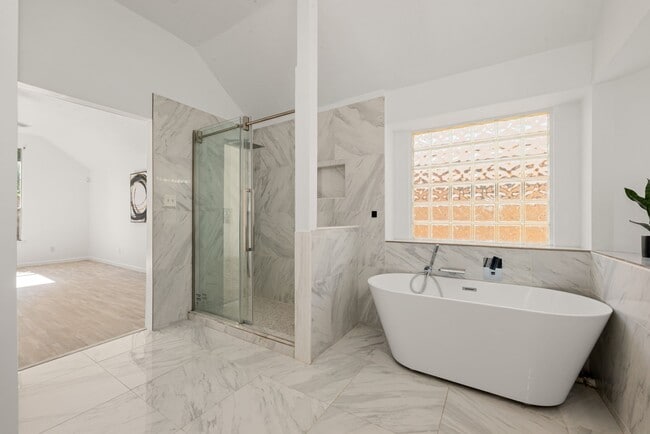 Photo - 3538 Lakeaires Ln