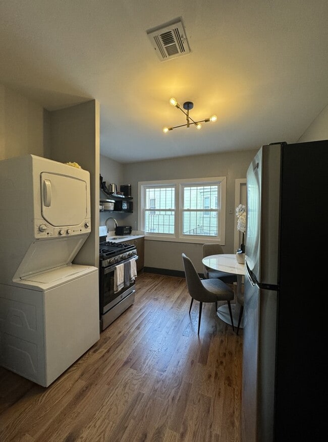 Building Photo - 74 Baldwin Ave Unit 2