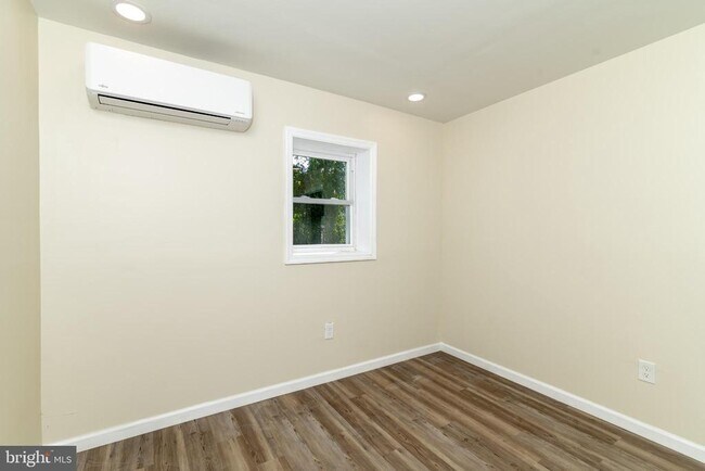 Photo - 505 Rand St Unit B