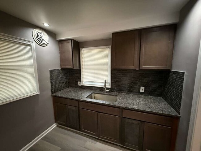 Photo - 6341 Archdale St