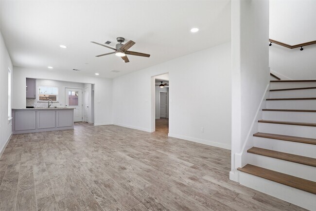 Photo - 10103 Goldcrest St