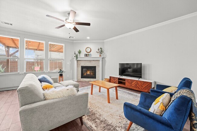 Photo - 602 Dupont Ct