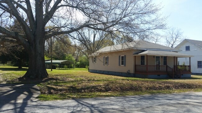 Building Photo - 1108 Ellis Rd Rental