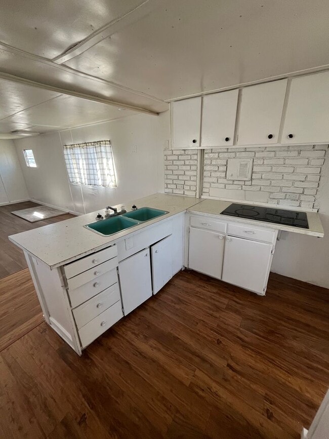 Building Photo - 122 N West Blvd Unit #8