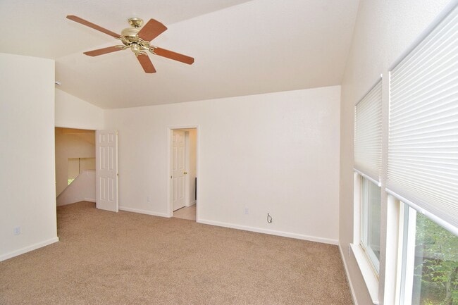 Building Photo - Caughlin Ranch Beauty Clean and Comfortabl... Rental