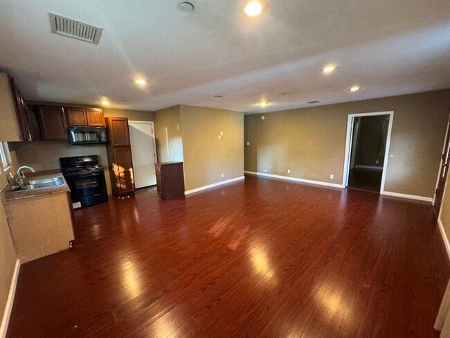 Photo - 18401 Arminta St