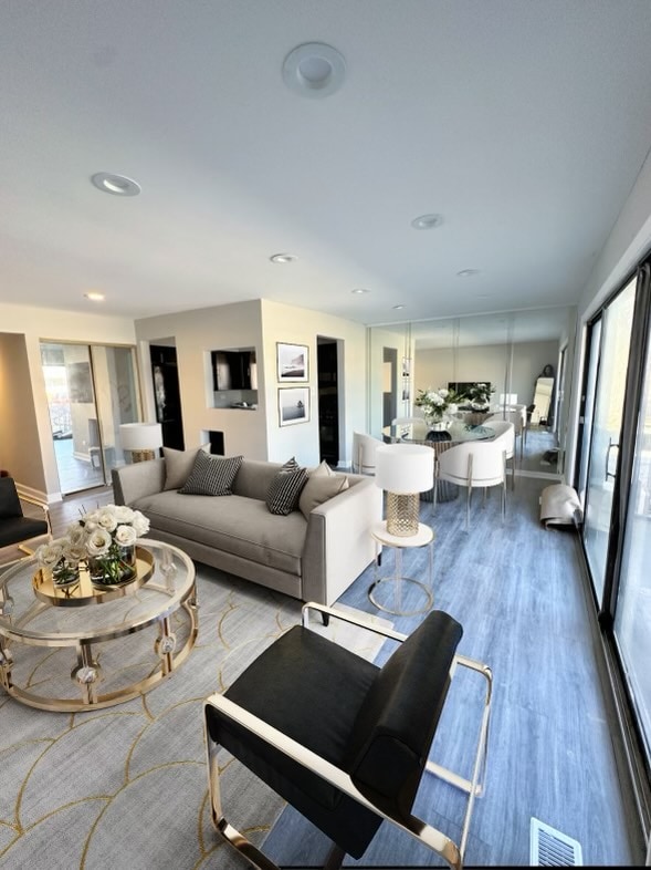 Photo - 1031 E 151st St