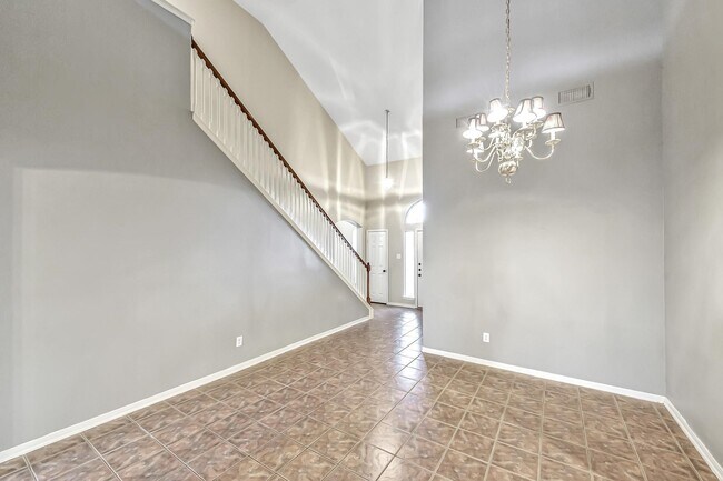 Photo - 2115 Hollyfield Ln