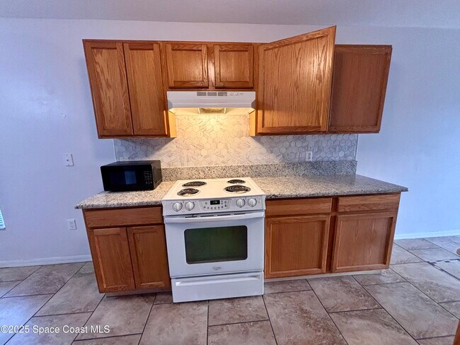 Photo - 1064 Helena Ave NW