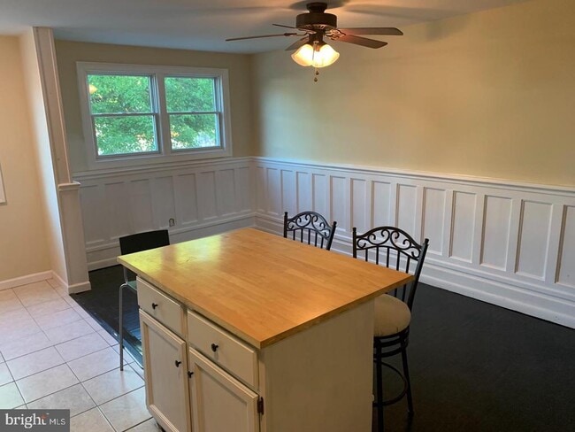 Photo - 881 Wedgewood Dr