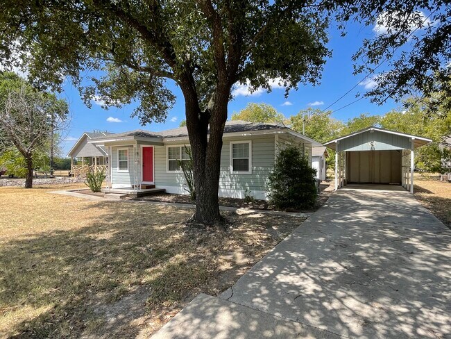 Photo - 112 Hackberry Dr