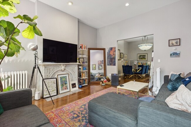 Photo - 243 Montgomery St