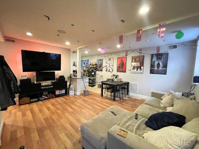 Building Photo - 723 Parker St Unit 1