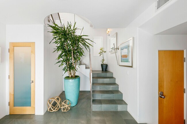 Photo - 1341 Palisades Beach Rd