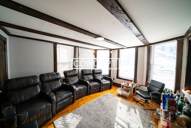 Building Photo - 154 Calumet St Unit 1