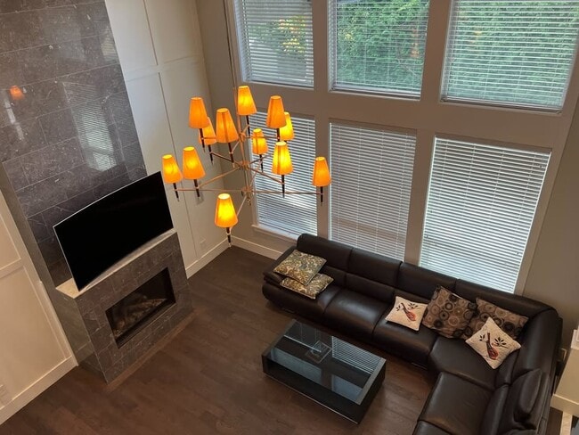 Photo - 8451 Fairbrook Crescent