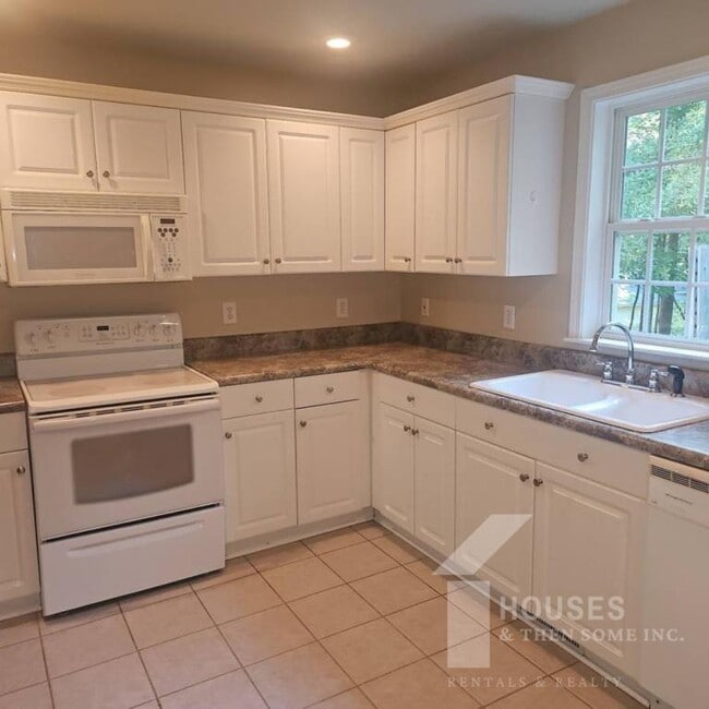 Photo - 108 Forrest Dr