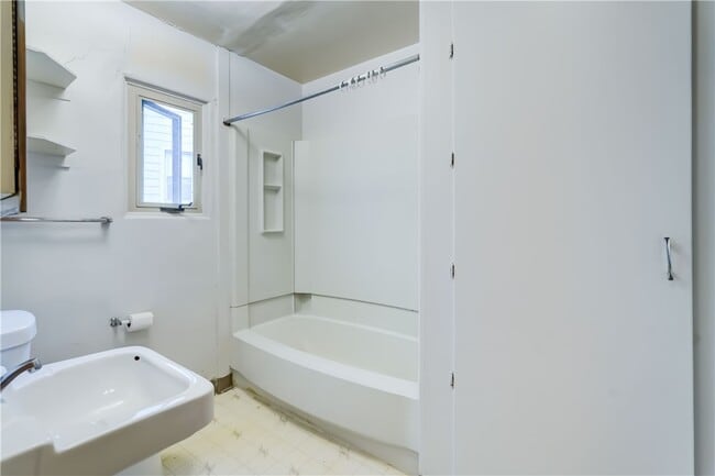 Photo - 2233 Clifford Ave