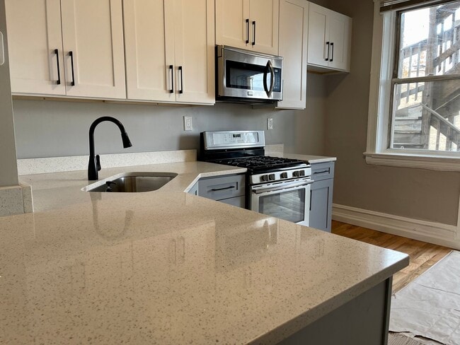 Building Photo - 1420 W Taylor St Unit Apt 2R