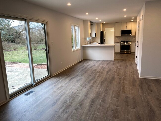 Photo - 1346 Leverenz Rd