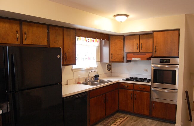 Photo - 979 Glasgow St