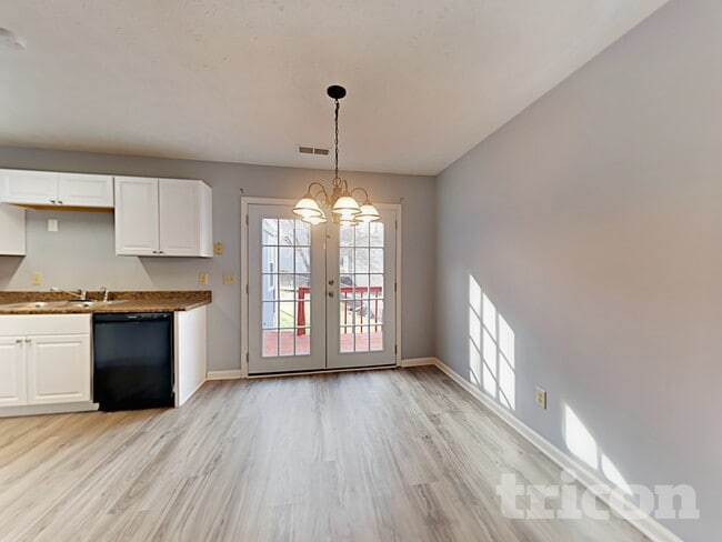 Photo - 575 Woodcrest Manor Dr