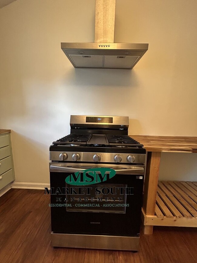 Photo - 1705 Elgin St
