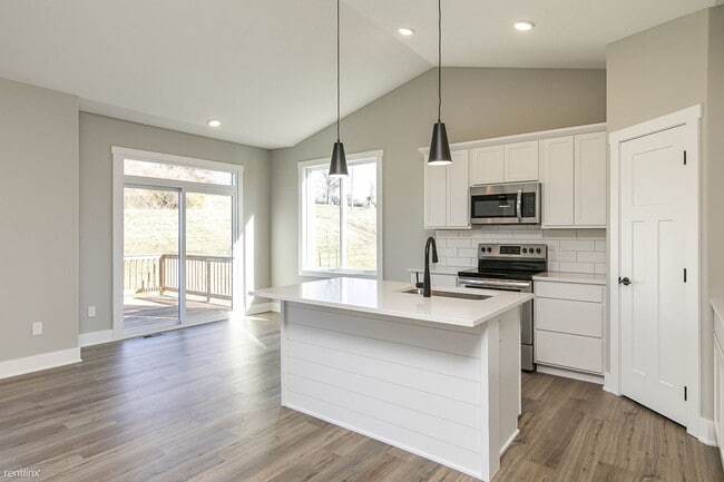 Photo - 3 br, 2.5 bath House - 529 Meadows Ct