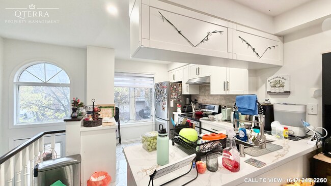 Photo - 1635 Pickering Pky