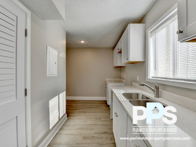 Photo - 390 W Lake Ave NW