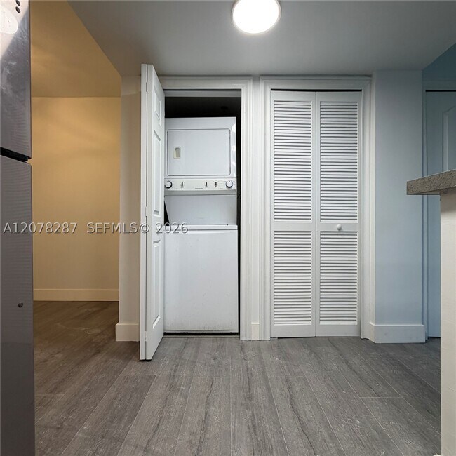120 Douglas Rd Unit 405