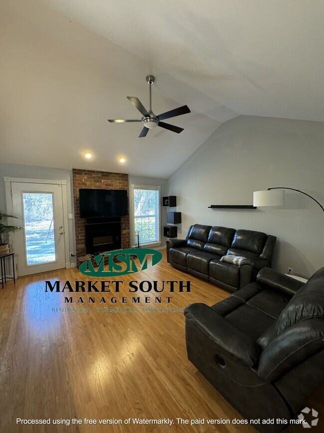 Building Photo - Coffee Bluff Charm Rental