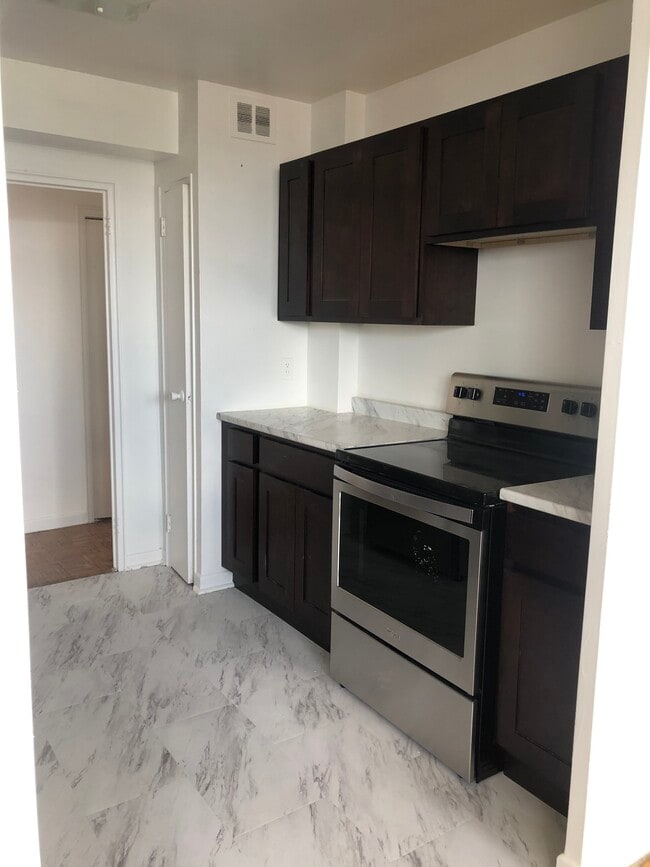 Photo - LARGE ONE BED - FAMILY BUILDING Unit 508