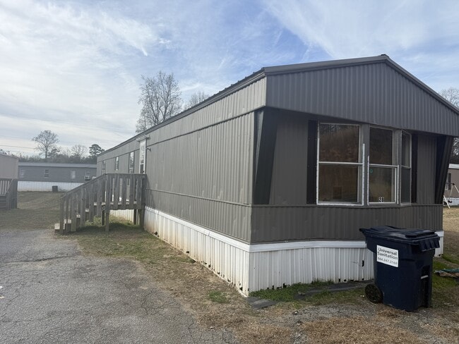 Building Photo - 738 Old Clemson Hwy