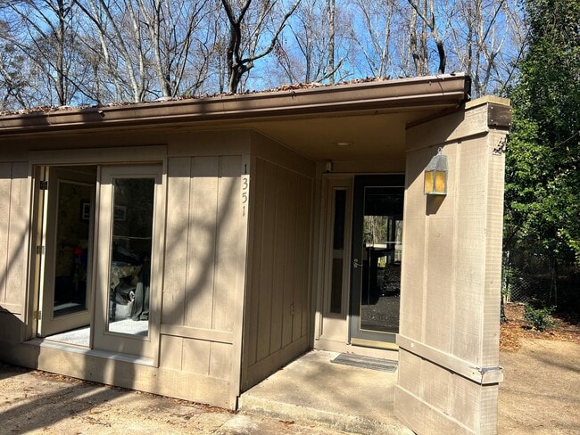 Photo - Hampton 1351-1353 Unit 1351