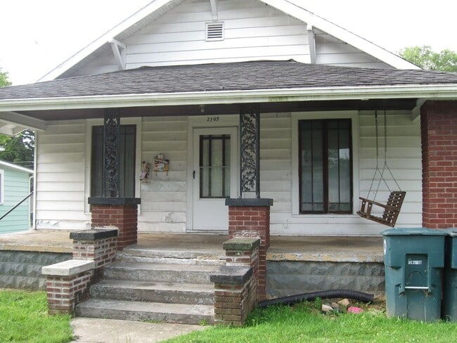 Building Photo - **New Flooring!** Jackson Street House for Rent!