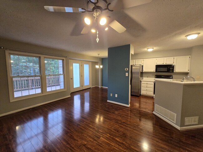 Photo - 115 Westbrooke Ln