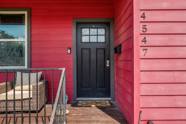 Photo - 4547 Newberry St