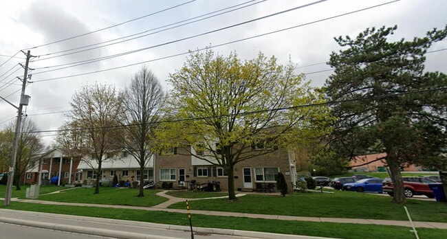 Building Photo - 512 Albert St