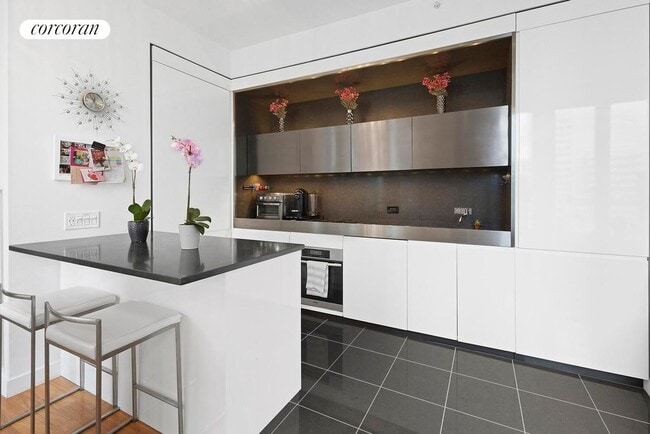 Photo - 15 S William St