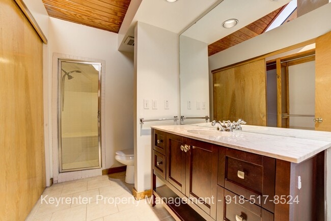 Photo - 2 Bed 2.5 Bath Right off Cherry Street!!