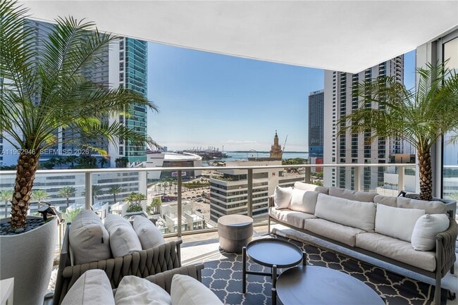 Building Photo - 851 NE 1st Ave Unit 1409