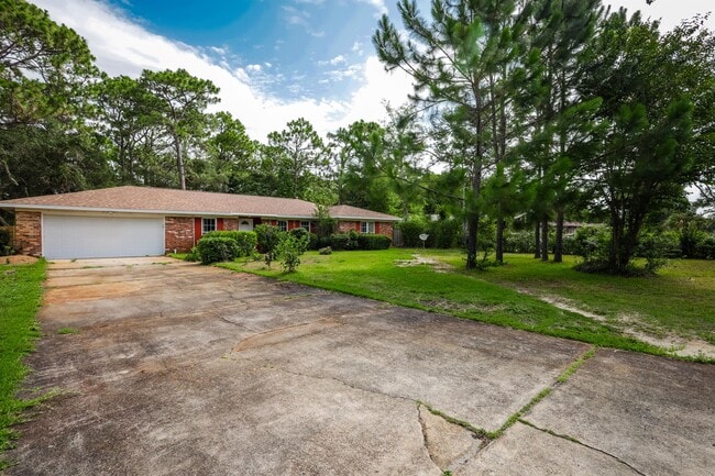 Building Photo - 81 Country Club Rd Rental